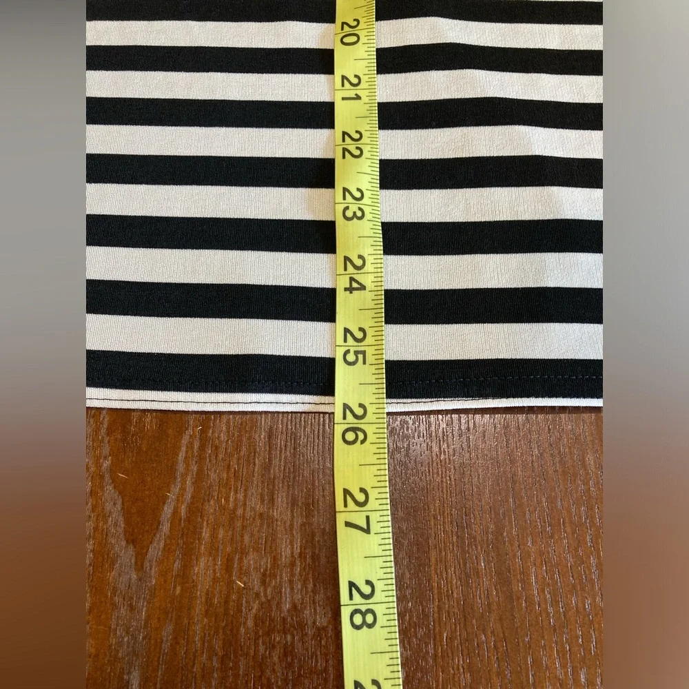 Black and White Striped Top Size Large - Picture 4 of 5